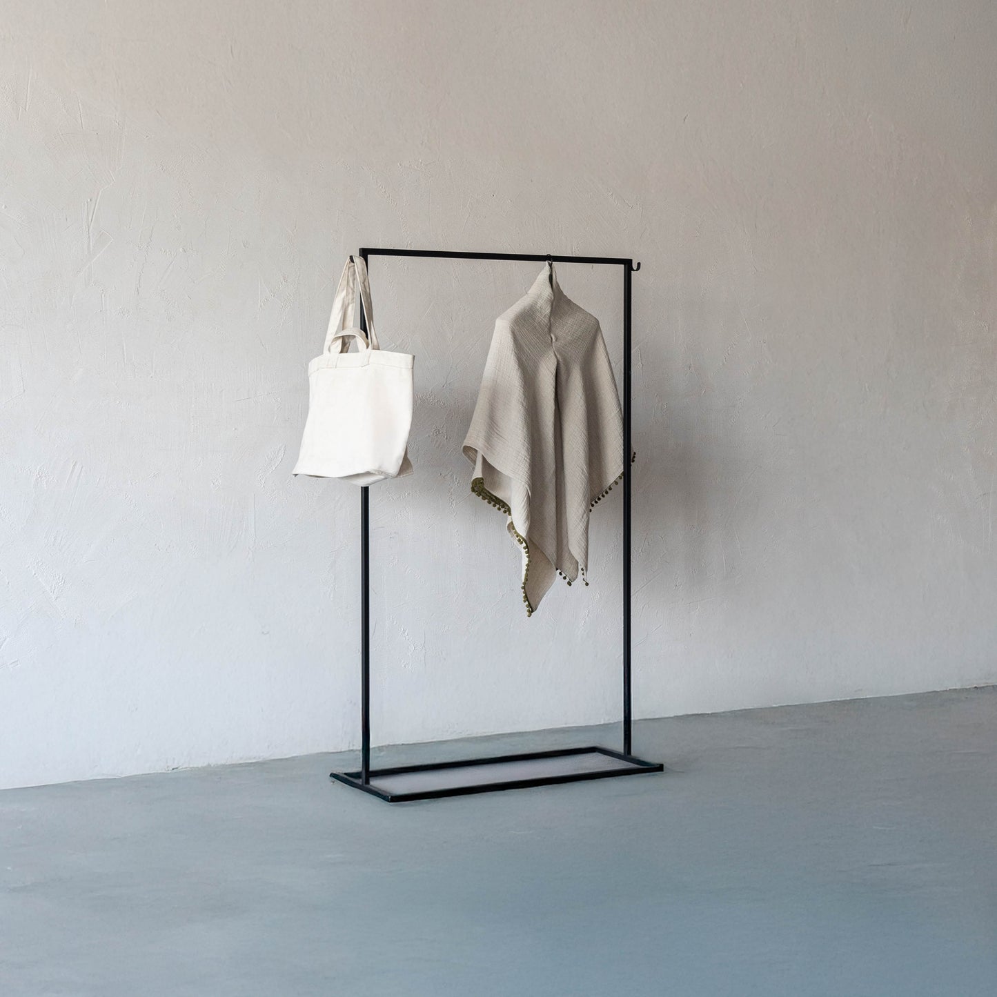 Reed Powder Coated Standing Floor Cloth Hanger