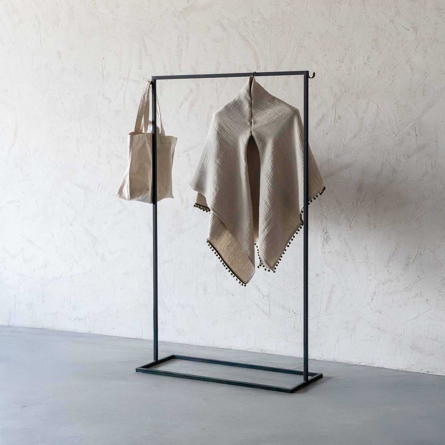 Reed Powder Coated Standing Floor Cloth Hanger